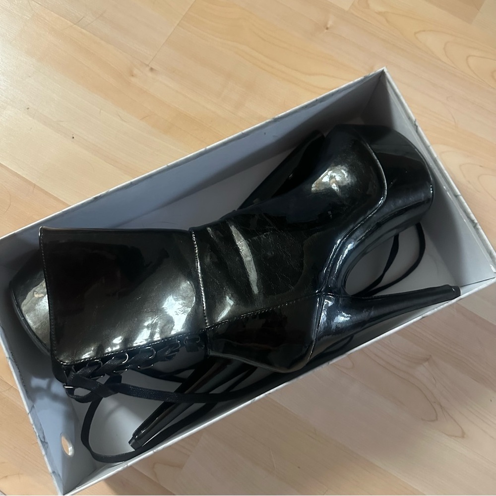 Black hella heels pumps